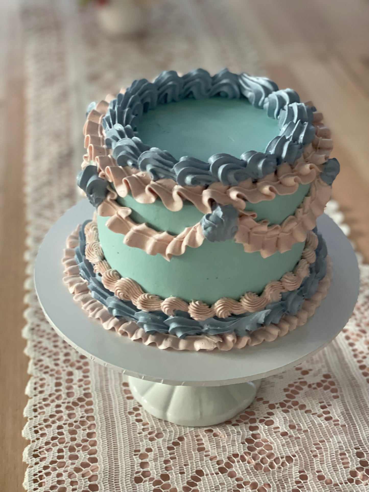 Vintage Round Frill Cake