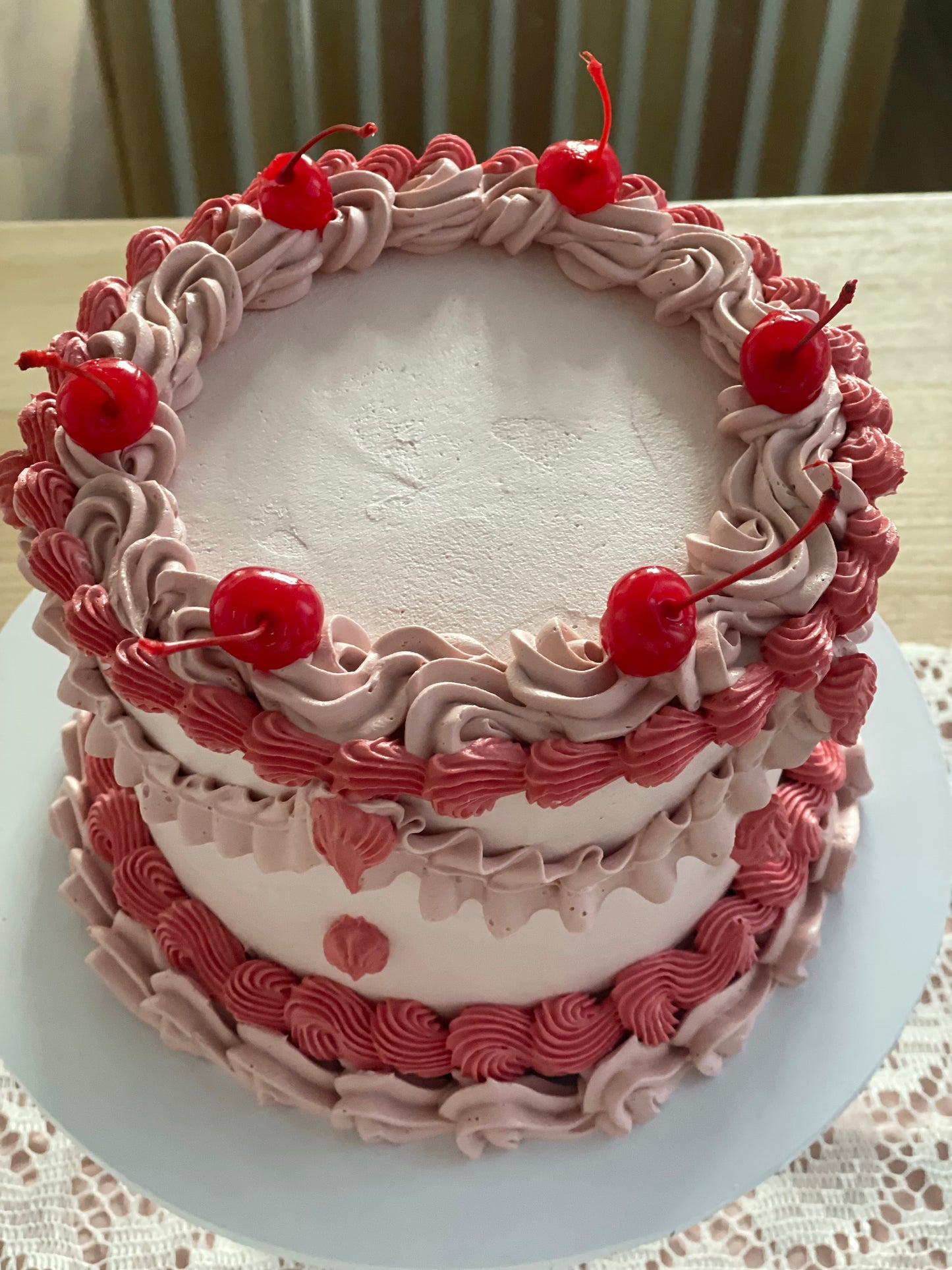Vintage Round Frill Cake
