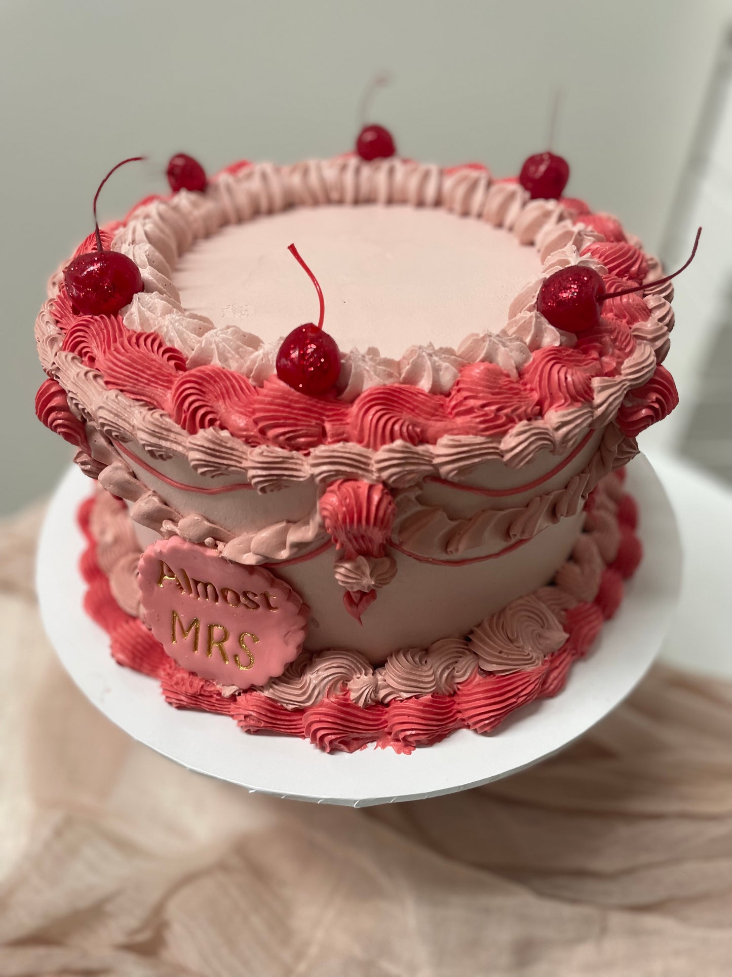 Vintage Round Frill Cake