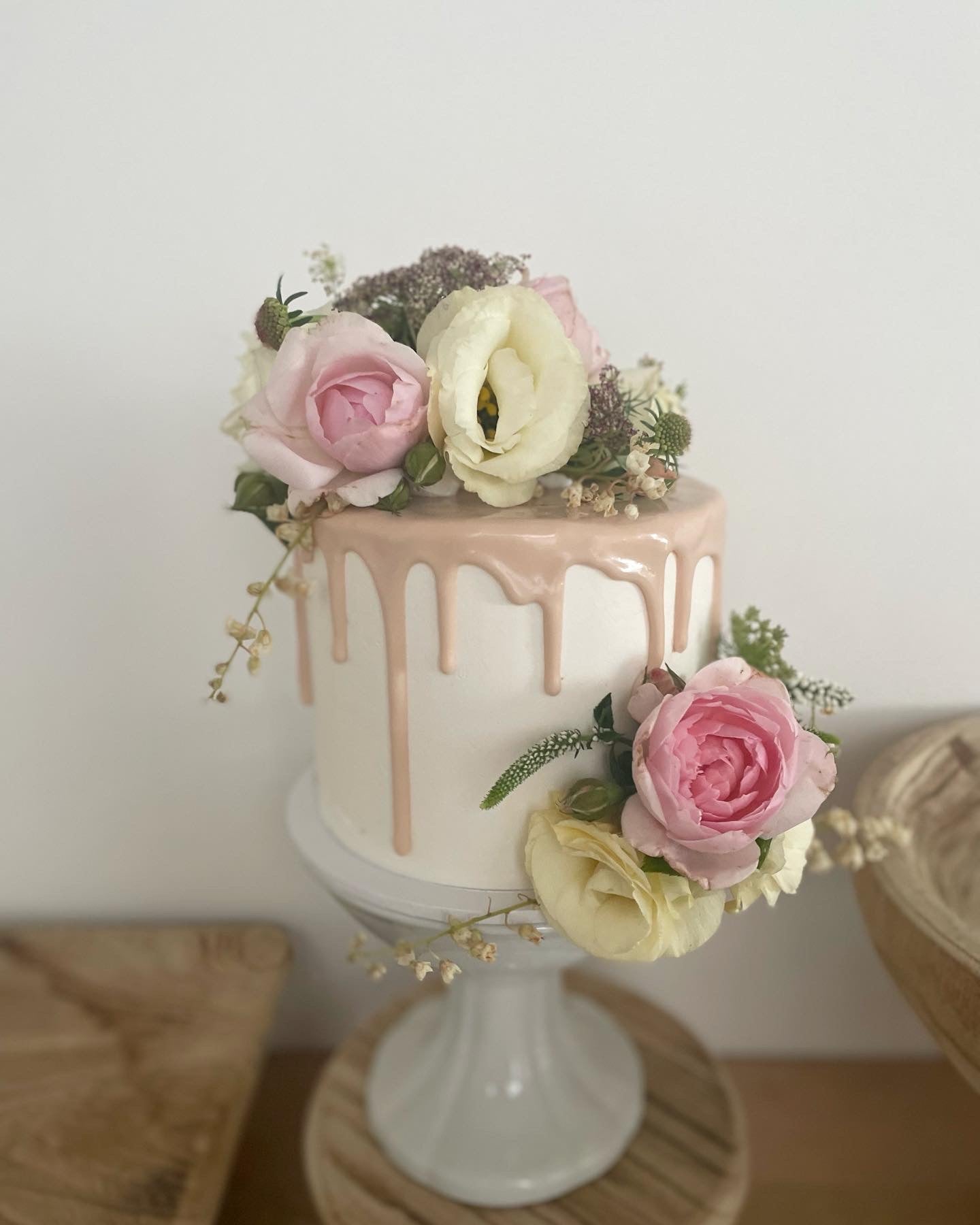 1 Tier Flowers & Drizzle