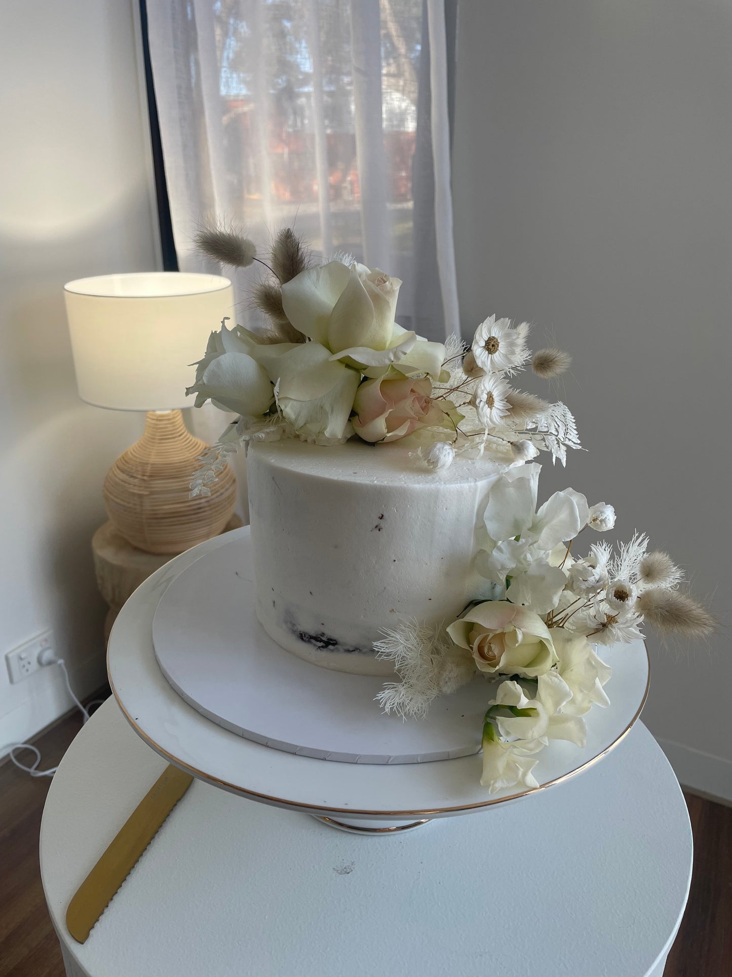 1 Tier Semi-Naked with Flowers