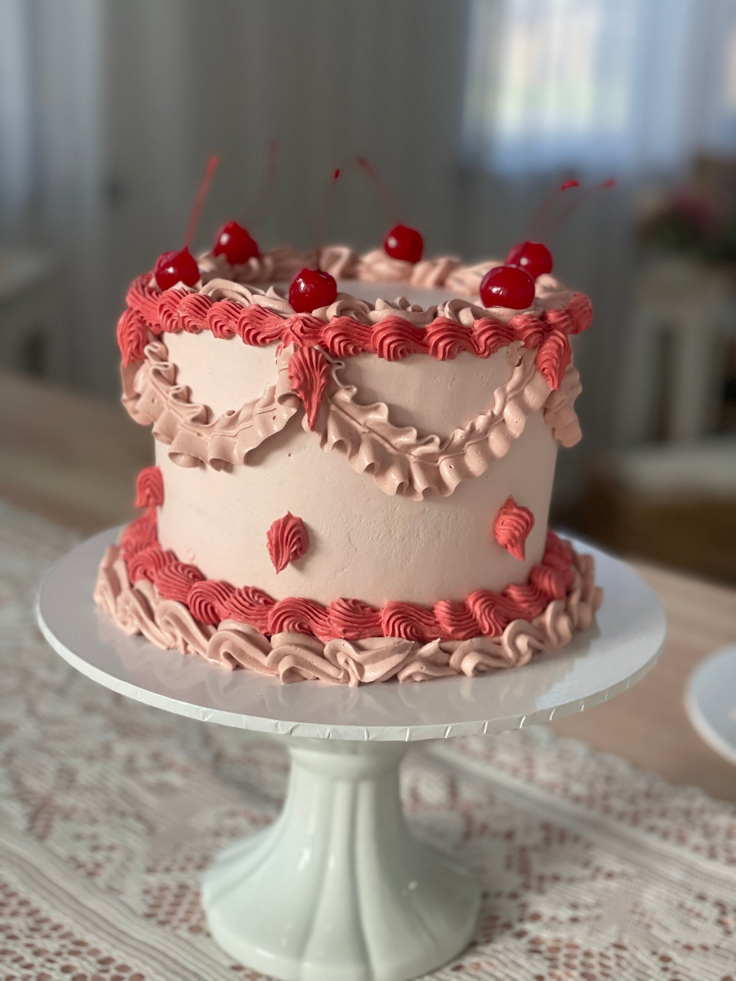 Vintage Round Frill Cake