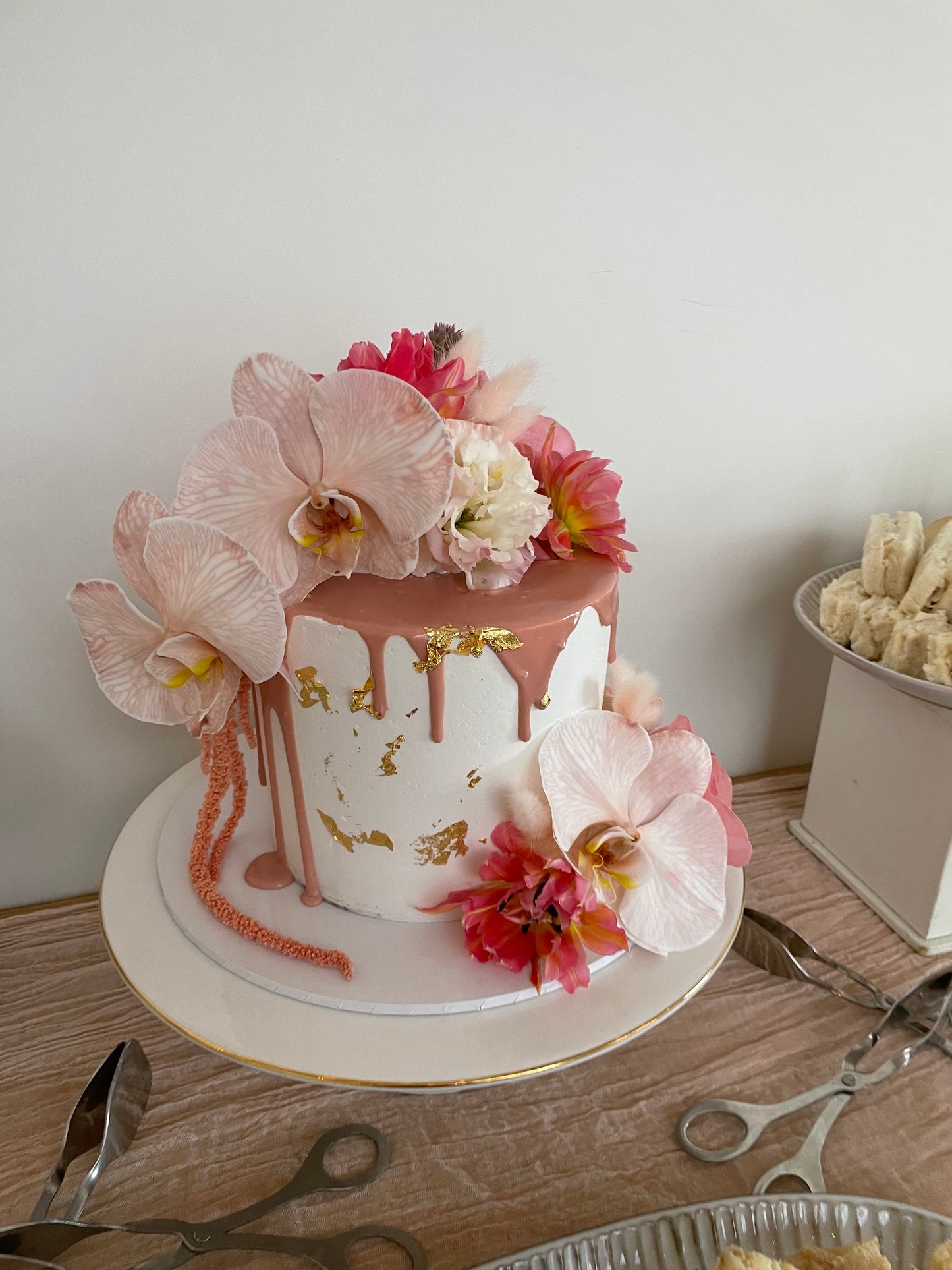 1 Tier touch of gold