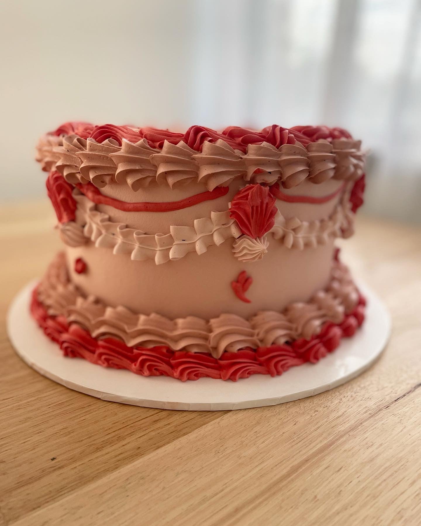 Vintage Round Frill Cake