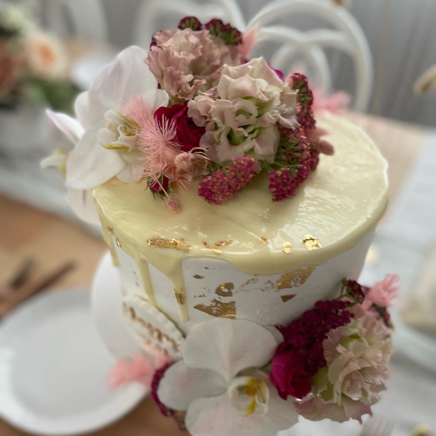 1 Tier touch of gold