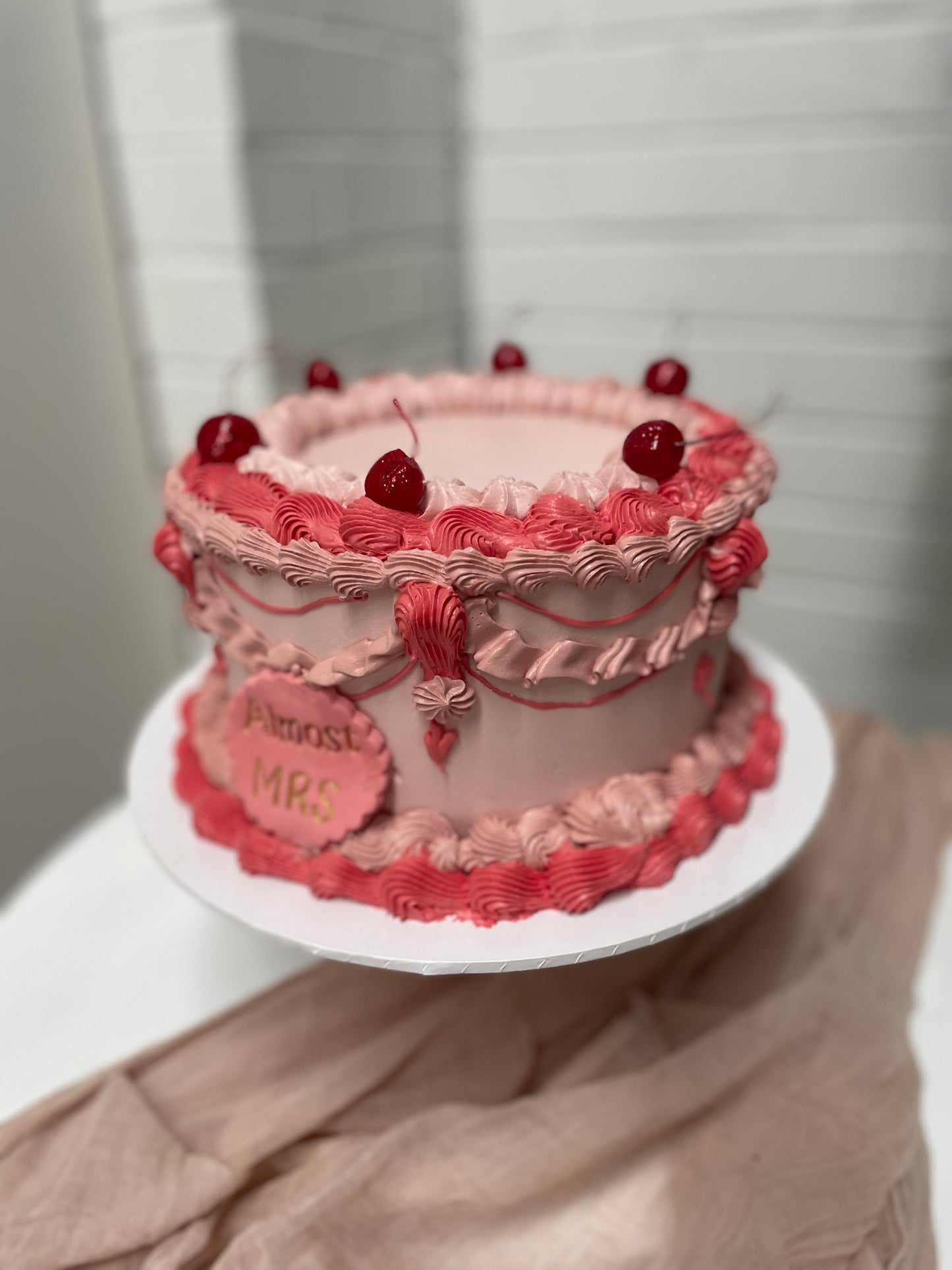 Vintage Round Frill Cake