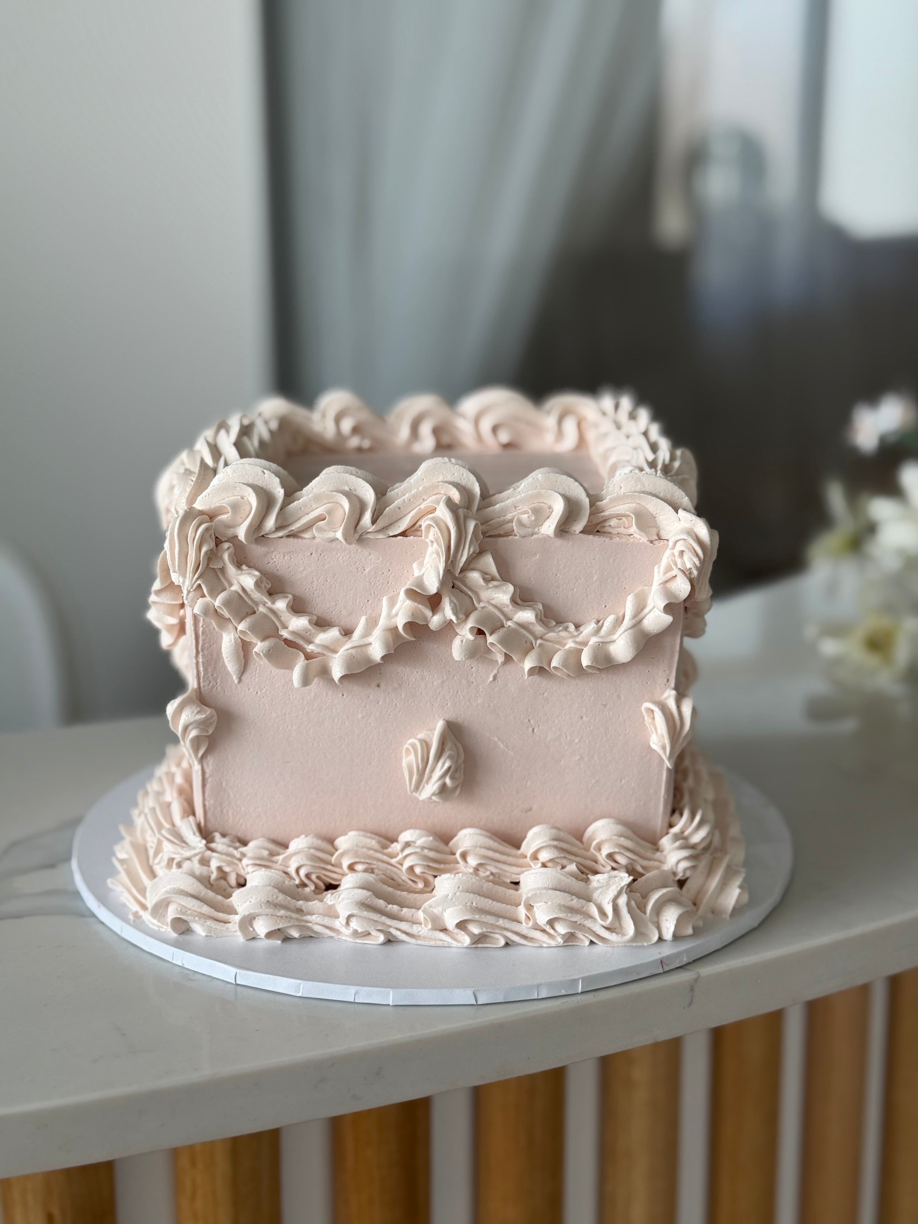 Vintage Square Frill Cake