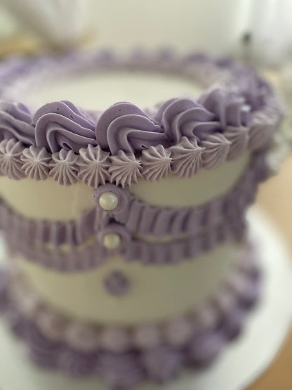 Vintage Round Frill Cake