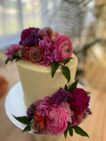 1 Tier Smooth Buttercream With Fresh Flowers Vegan