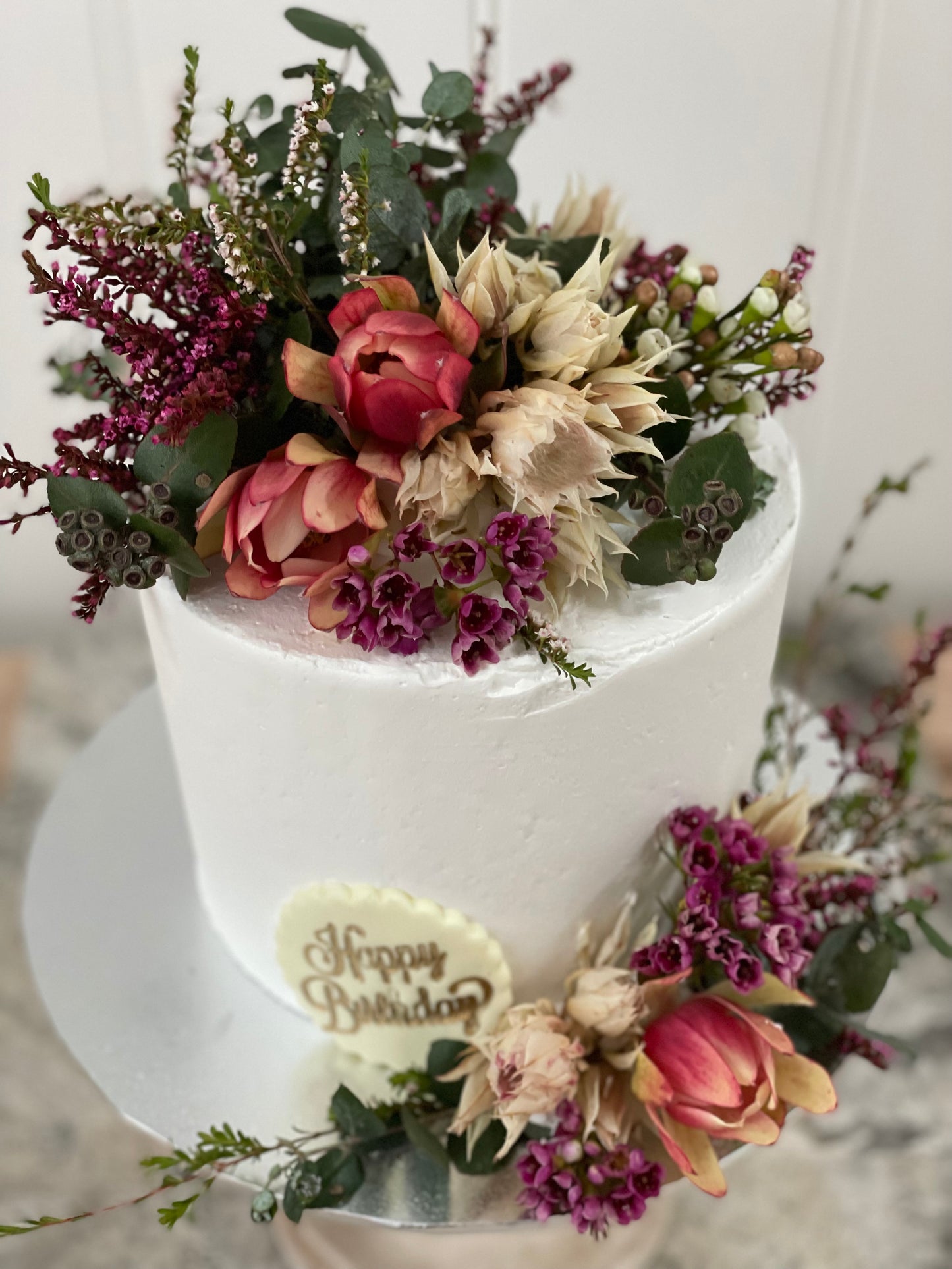 1 Tier Smooth Buttercream With Fresh Flowers