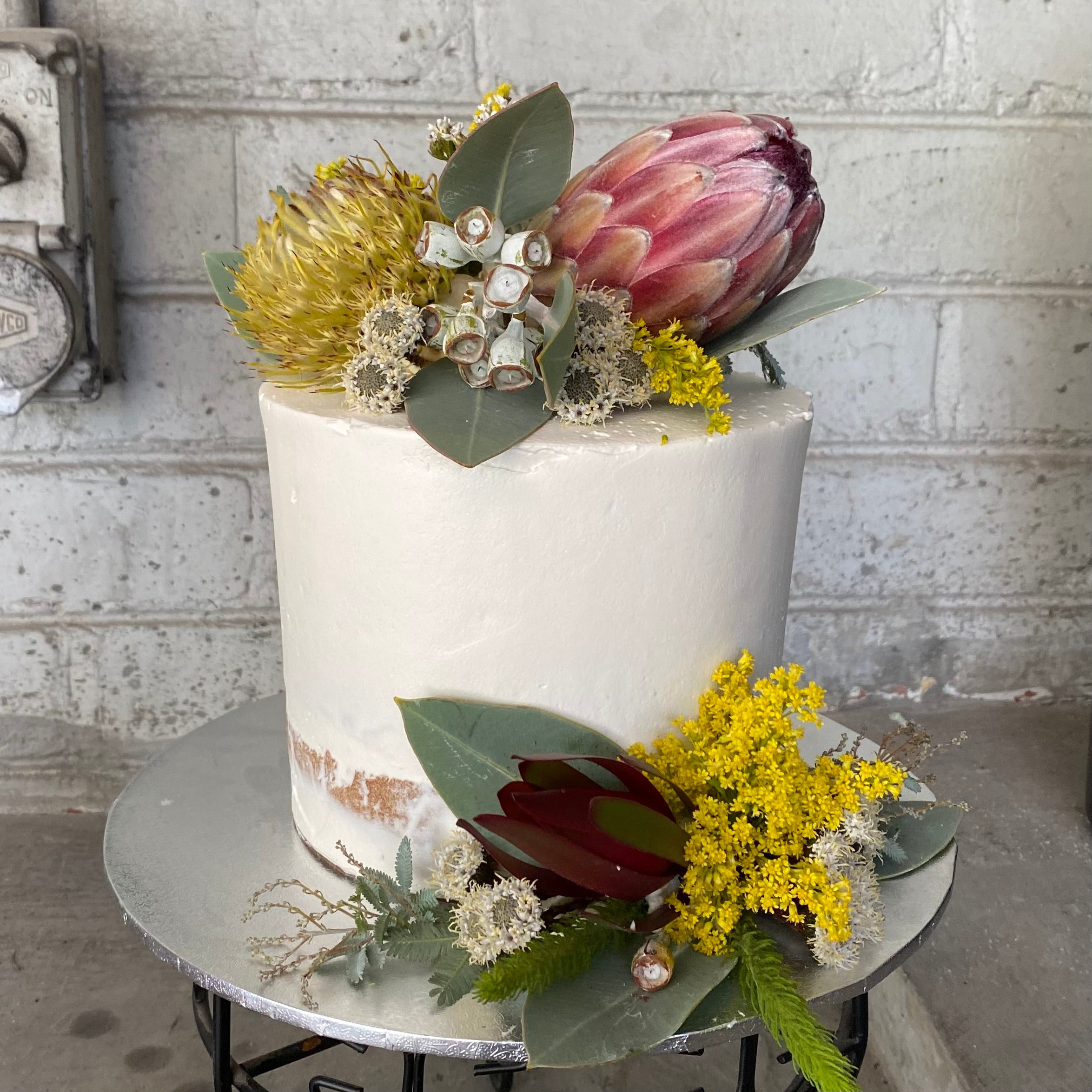 1 Tier Semi-Naked with Flowers
