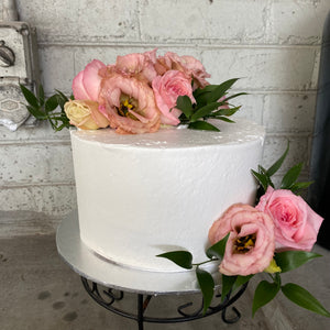 1 Tier Smooth Buttercream With Fresh Flowers