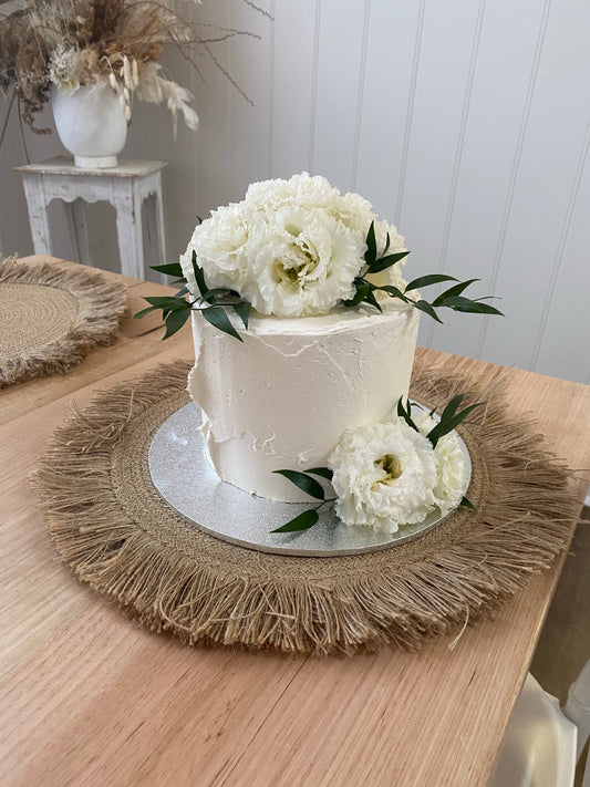 1 Tier Unfinished Buttercream With Fresh Flowers