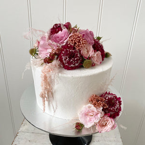 1 Tier Smooth Buttercream With Fresh Flowers Vegan