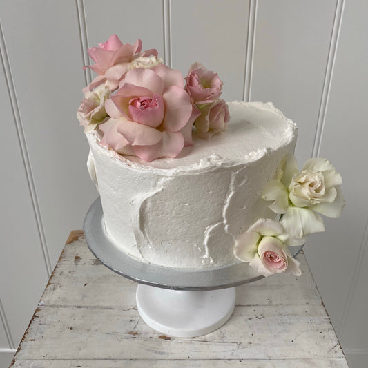 1 Tier Unfinished Buttercream With Fresh Flowers