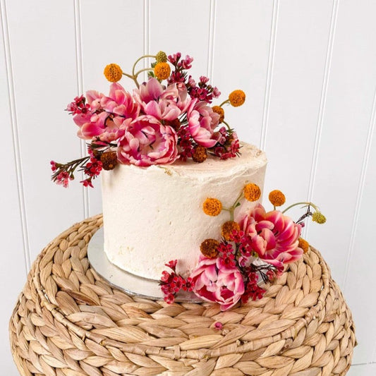 1 Tier Smooth Buttercream With Fresh Flowers